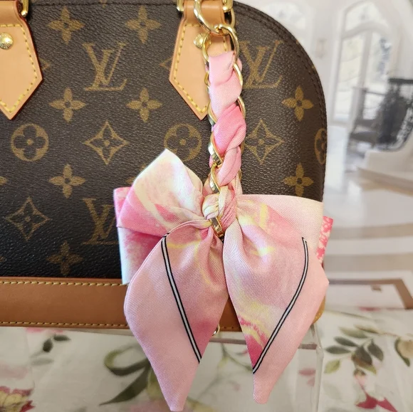 BEAUTIFUL Bow Key Fob Key Ring - Picture 4 of 12